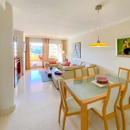 Apartamento En Los Patios De Santa Maria Golf Marbella Exterior foto