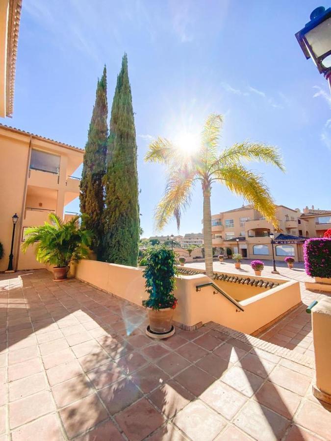 Apartamento En Los Patios De Santa Maria Golf Marbella Exterior foto
