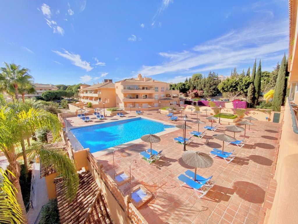Apartamento En Los Patios De Santa Maria Golf Marbella Exterior foto