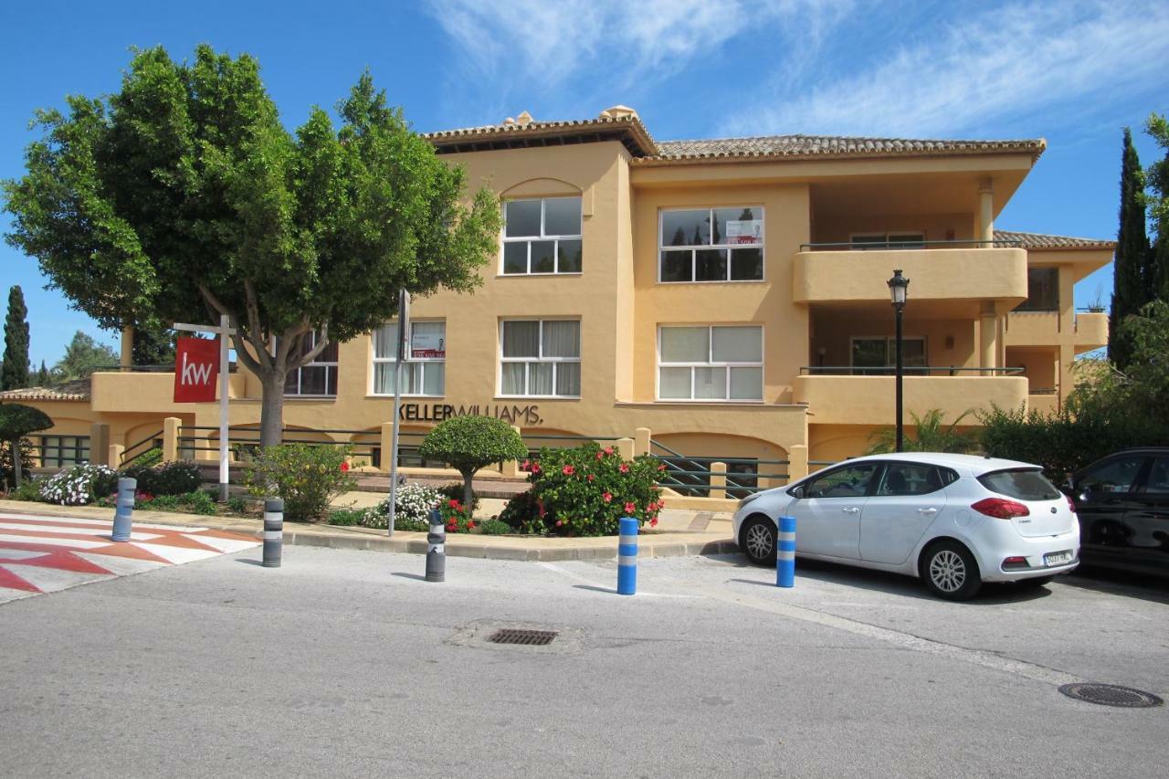 Apartamento En Los Patios De Santa Maria Golf Marbella Exterior foto