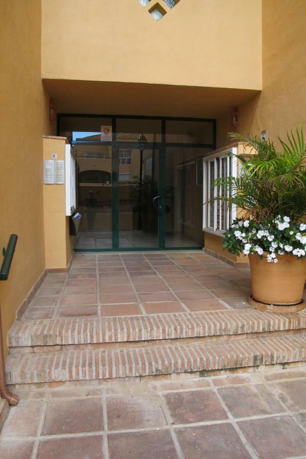 Apartamento En Los Patios De Santa Maria Golf Marbella Exterior foto