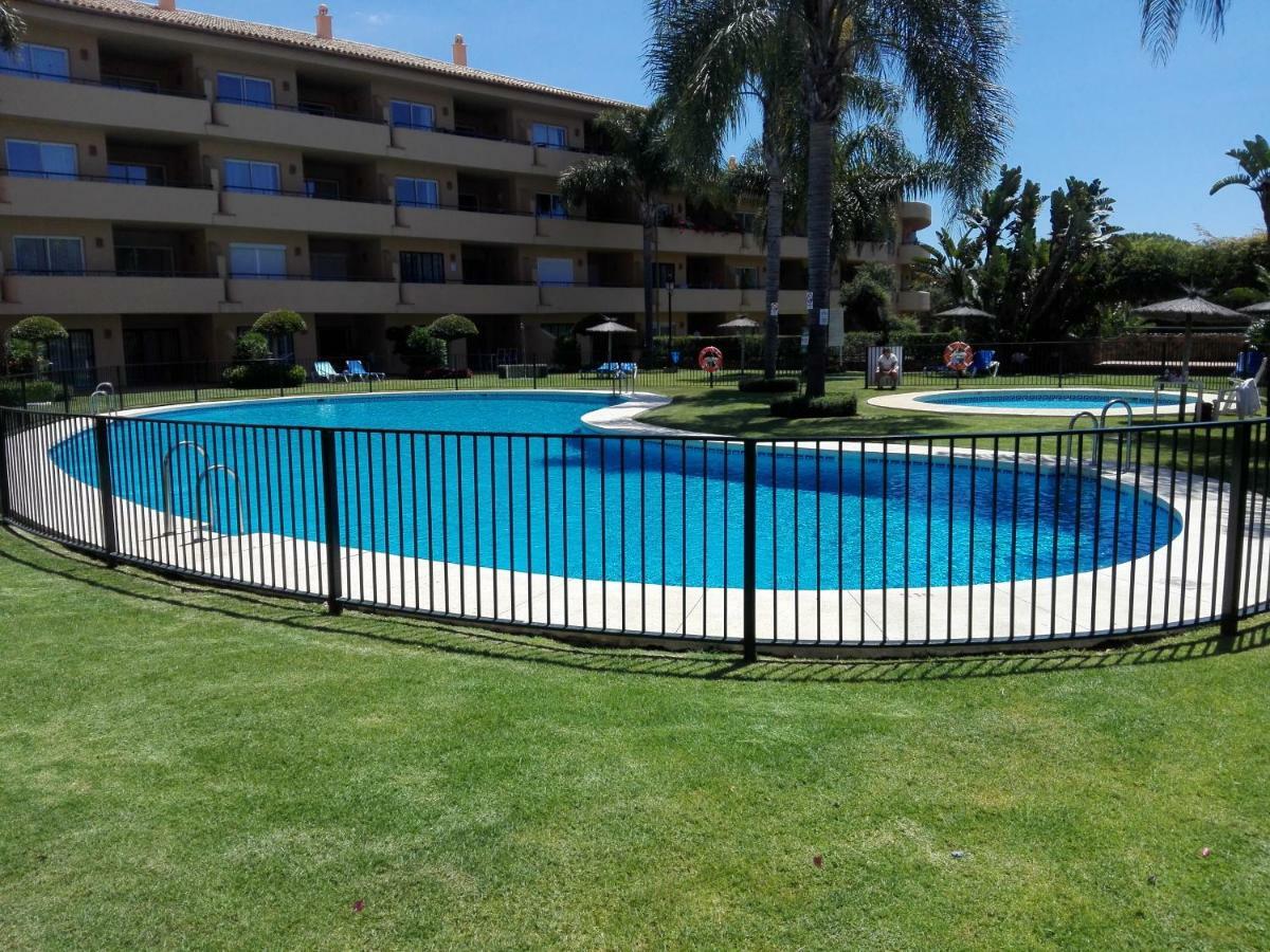 Apartamento En Los Patios De Santa Maria Golf Marbella Exterior foto