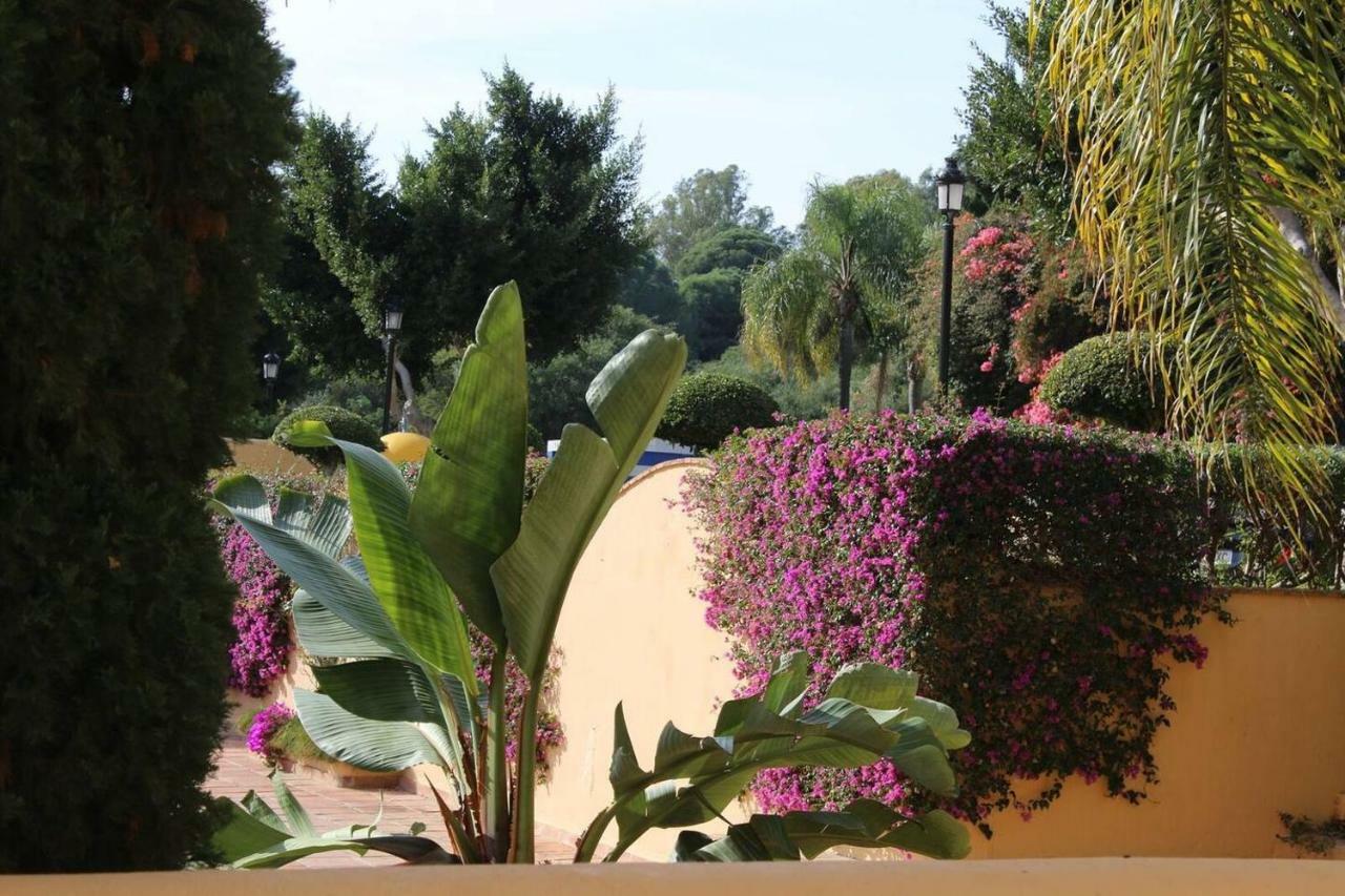 Apartamento En Los Patios De Santa Maria Golf Marbella Exterior foto