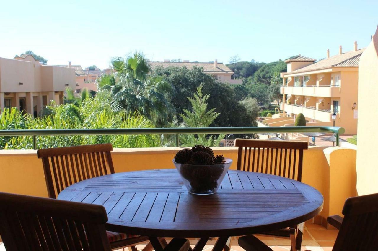 Apartamento En Los Patios De Santa Maria Golf Marbella Exterior foto